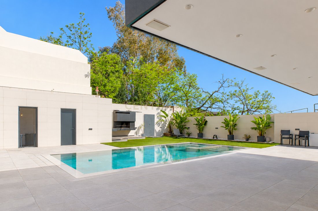Villa in Santa Coloma de Gramenet, Catalonia, Spain 3 - 18009634