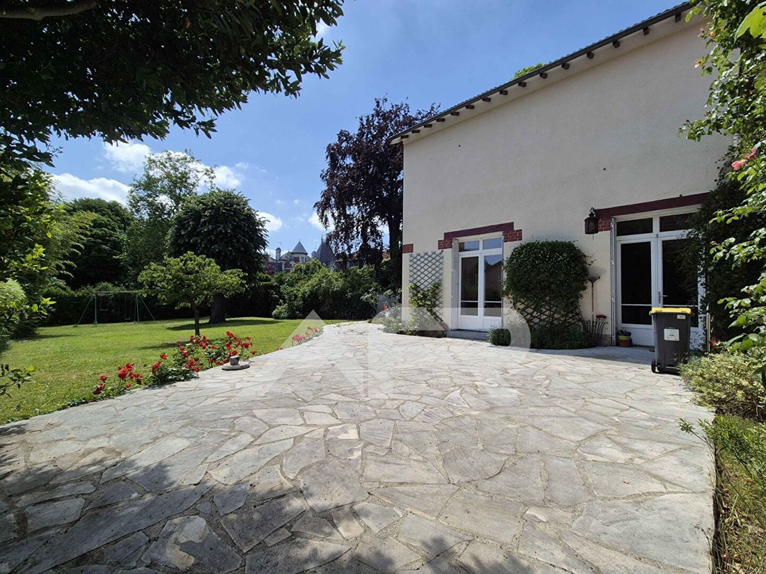 House in Chatou, Ile-de-France, France 3 - 18008829
