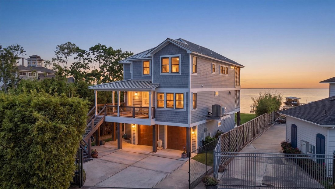 House in Bacliff, Texas, United States 1 - 18009738
