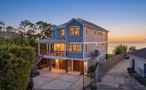 House in Bacliff, Texas, United States 1