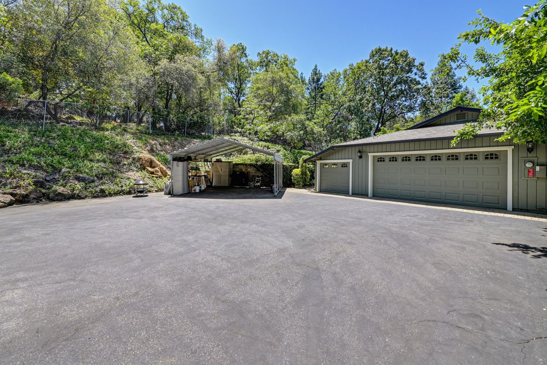 Auburn, California, United States 5 - 18006362