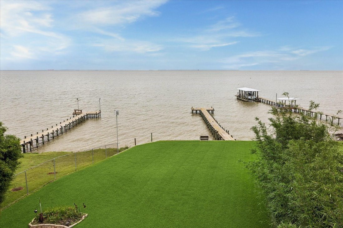 House in Bacliff, Texas, United States 3 - 18009738