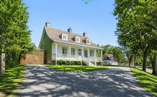 House in Saint-Jean-de-l'Île-d'Orléans, Quebec, Canada 1