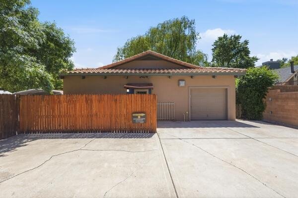 House in Los Ranchos de Albuquerque, New Mexico, United States 5 - 17792386