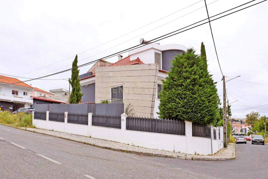 Villa in Pontinha e Famoes, Lisbon, Portugal 2 - 18009569