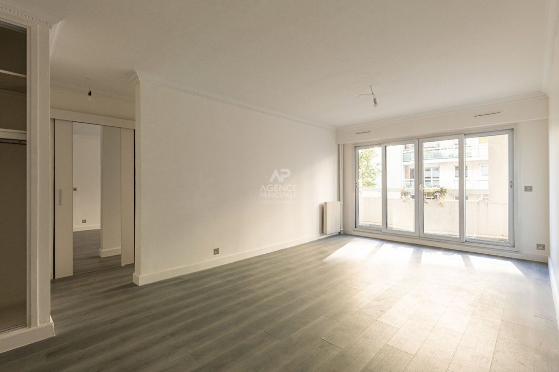 Apartment in Léon-Blum Folie-Regnault, Paris 11e Arrondissement, Paris 1 - 18008531