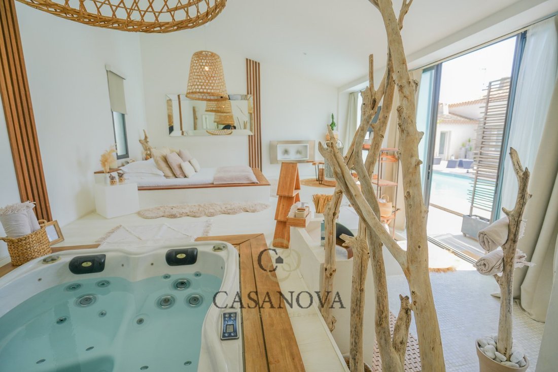 House in Centre Ville, Aigues-Mortes, France 4 - 18010037