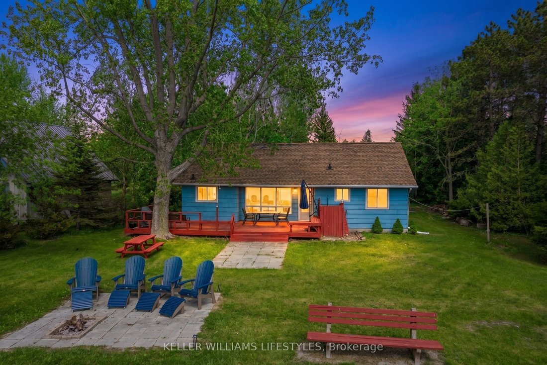 House in Zurich, Ontario, Canada 1 - 18011222