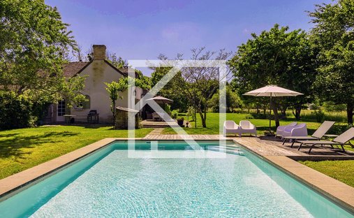 Farm Ranch in Arrondissement of Le Mans, Pays de la Loire, France 1