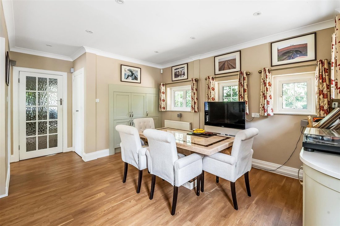 House in Surrey, England 4 - 18007792