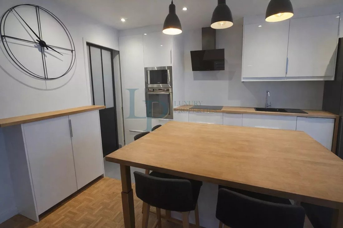 Apartment in Perouses, Paris, Ile-de-France 2 - 18006213