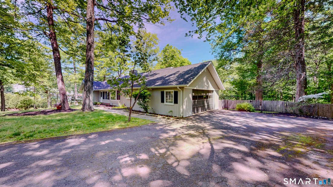 House in Danbury, Connecticut, United States 2 - 18012605