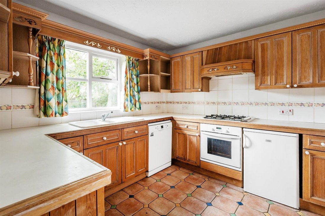 House in Great Bookham, England 4 - 18007829