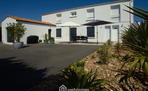 Villa in Sud, Nieul-sur-Mer, France 1