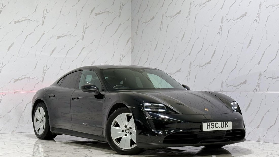 Sedan in Ruislip, United Kingdom 1 - 18004716