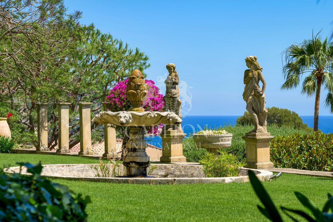 Villa in Èze, Provence-Alpes-Côte d'Azur, France 4 - 16997074