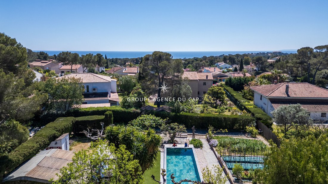 Villa in Les Plaines-Les Tasses, Saint-Raphaël, France 2 - 18006958