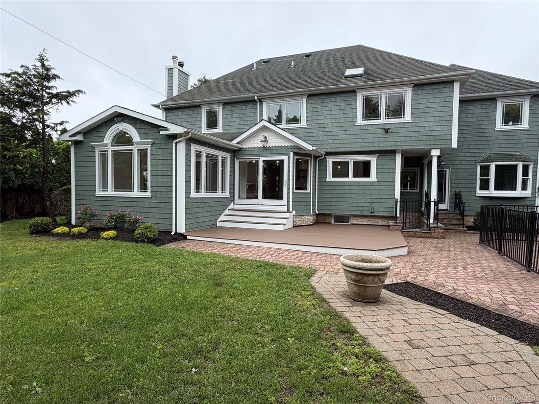 House in Center Moriches, New York, United States 5 - 17905369