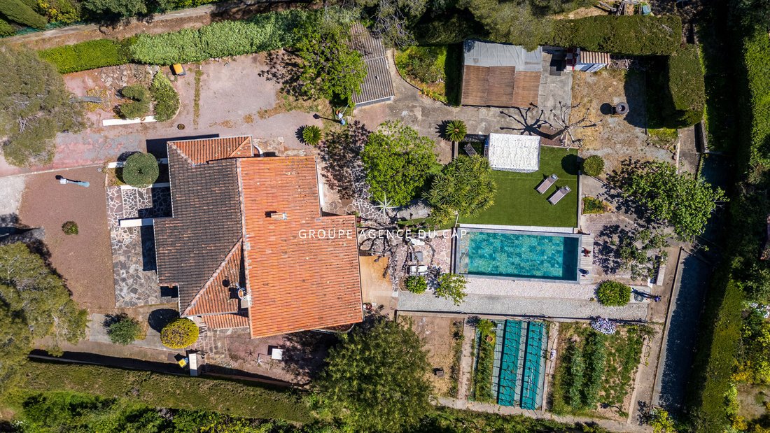 Villa in Les Plaines-Les Tasses, Saint-Raphaël, France 1 - 18006958