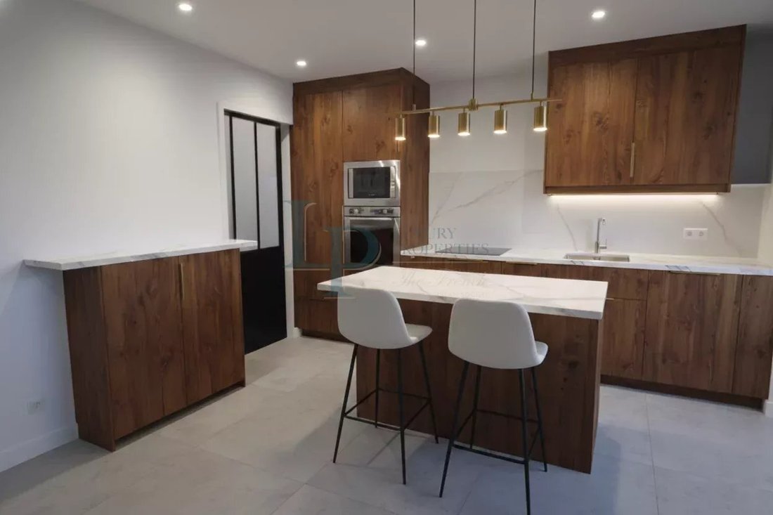 Apartment in Perouses, Paris, Ile-de-France 3 - 18006213