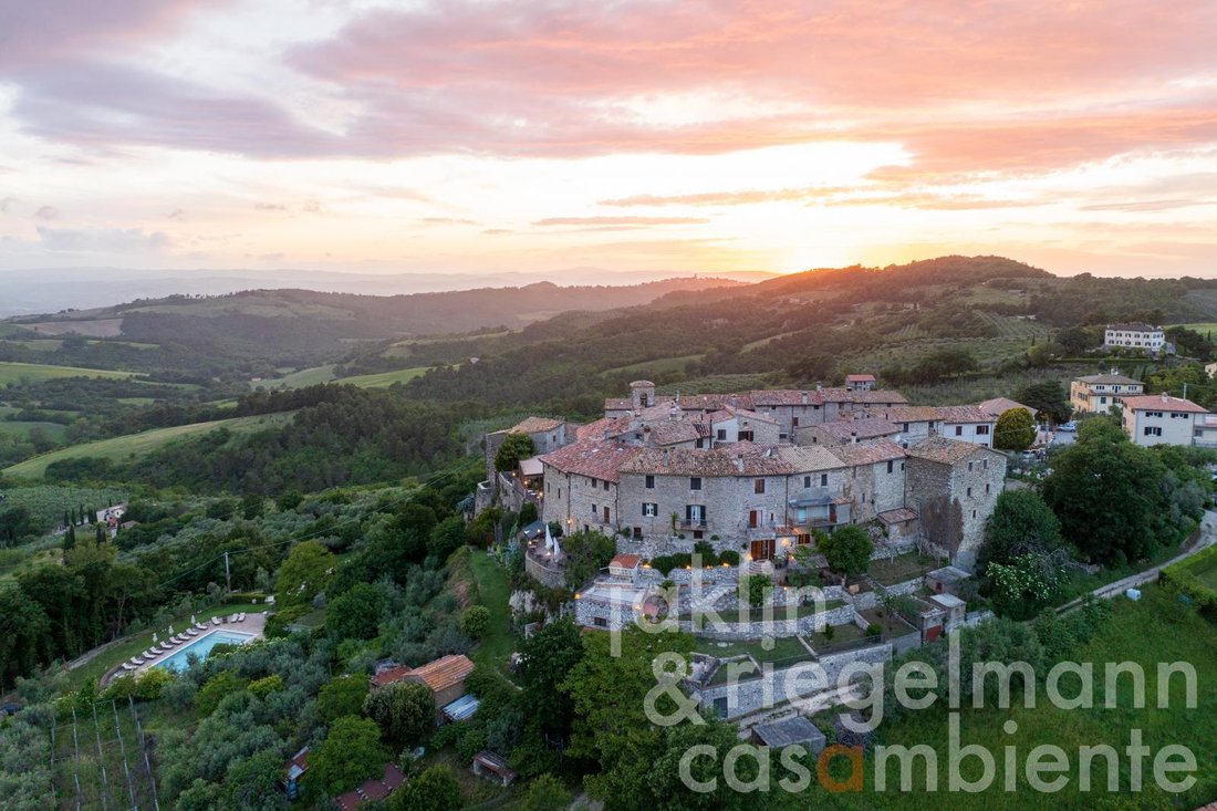 House in Gualdo Cattaneo, Umbria, Italy 2 - 18006228