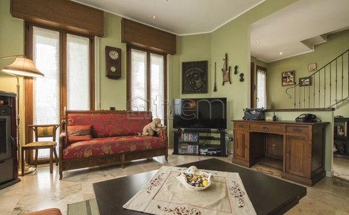 Villa in Pogliano Milanese, Lombardy, Italy 1