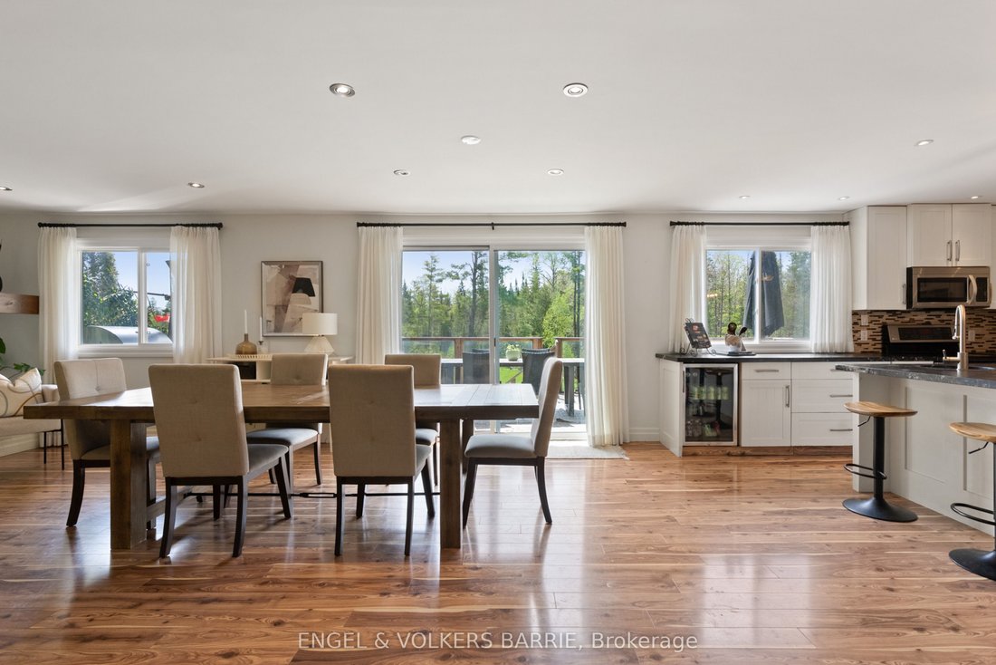 House in Minesing, Ontario, Canada 5 - 18010244