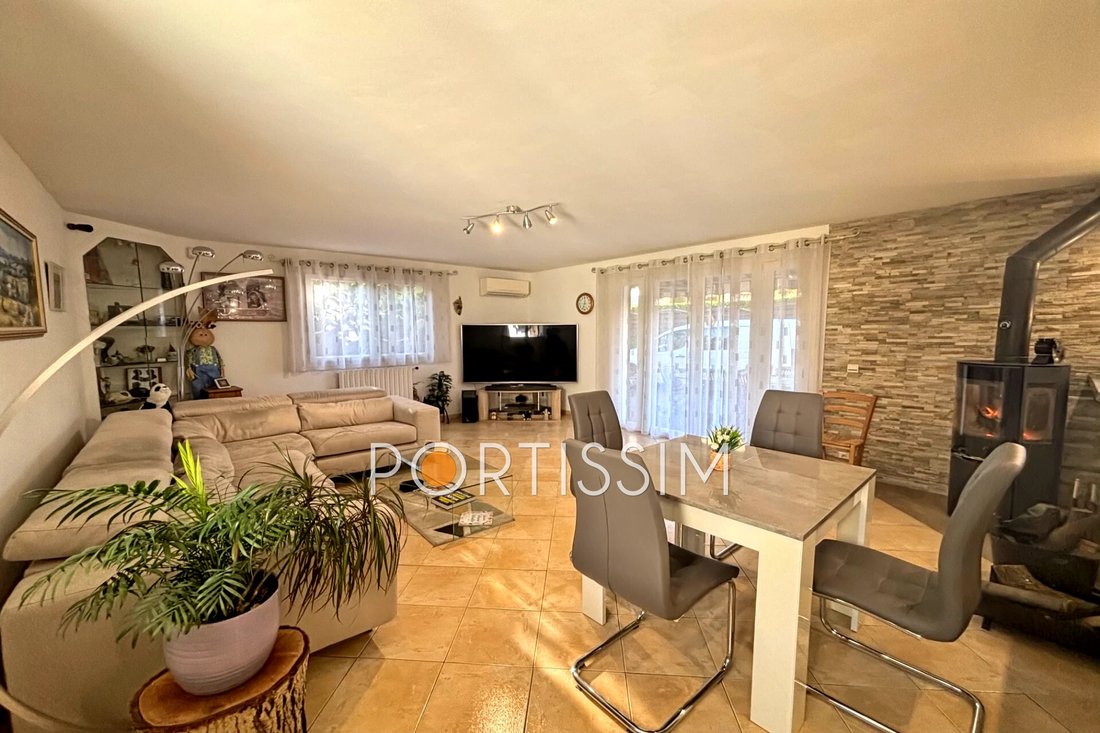 Villa in Saint-Laurent-du-Var, Provence-Alpes-Côte d'Azur, France 1 - 18006061