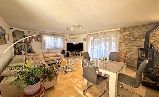 Villa in Saint-Laurent-du-Var, Provence-Alpes-Côte d'Azur, France 1