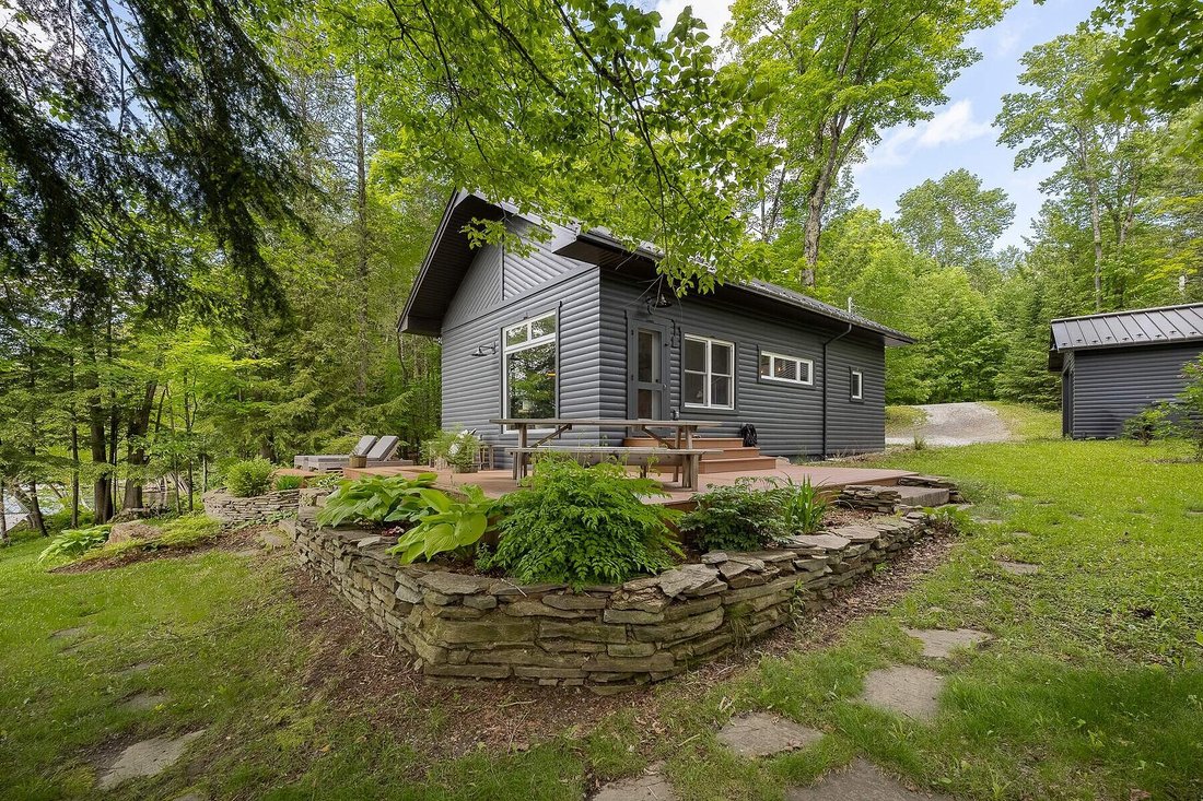 House in Austin, Quebec, Canada 5 - 17993504