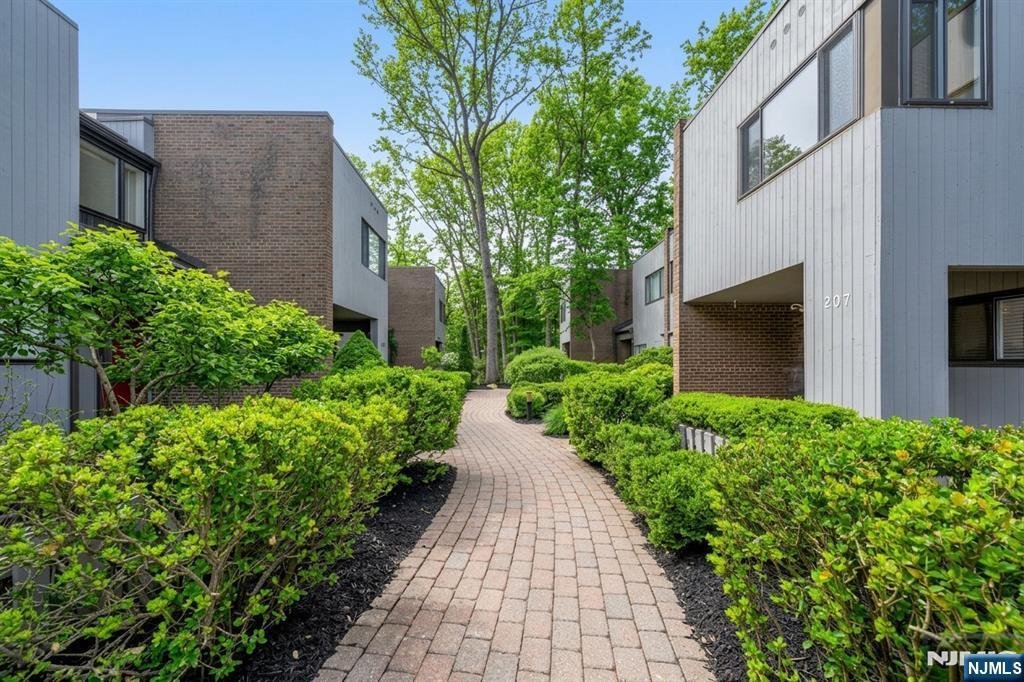 Condo in Township of Washington, New Jersey, United States 2 - 18005755