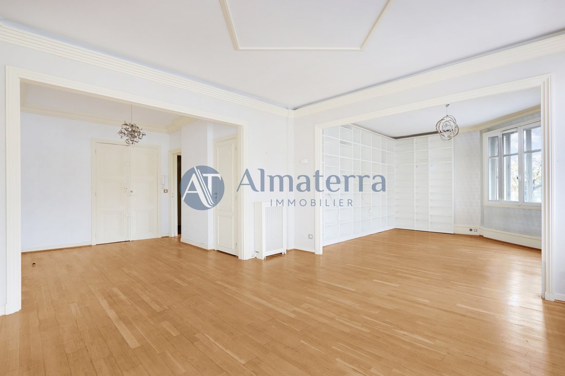 Apartment in Lorette-Martyrs, Paris 9e Arrondissement, Paris 4 - 18008678