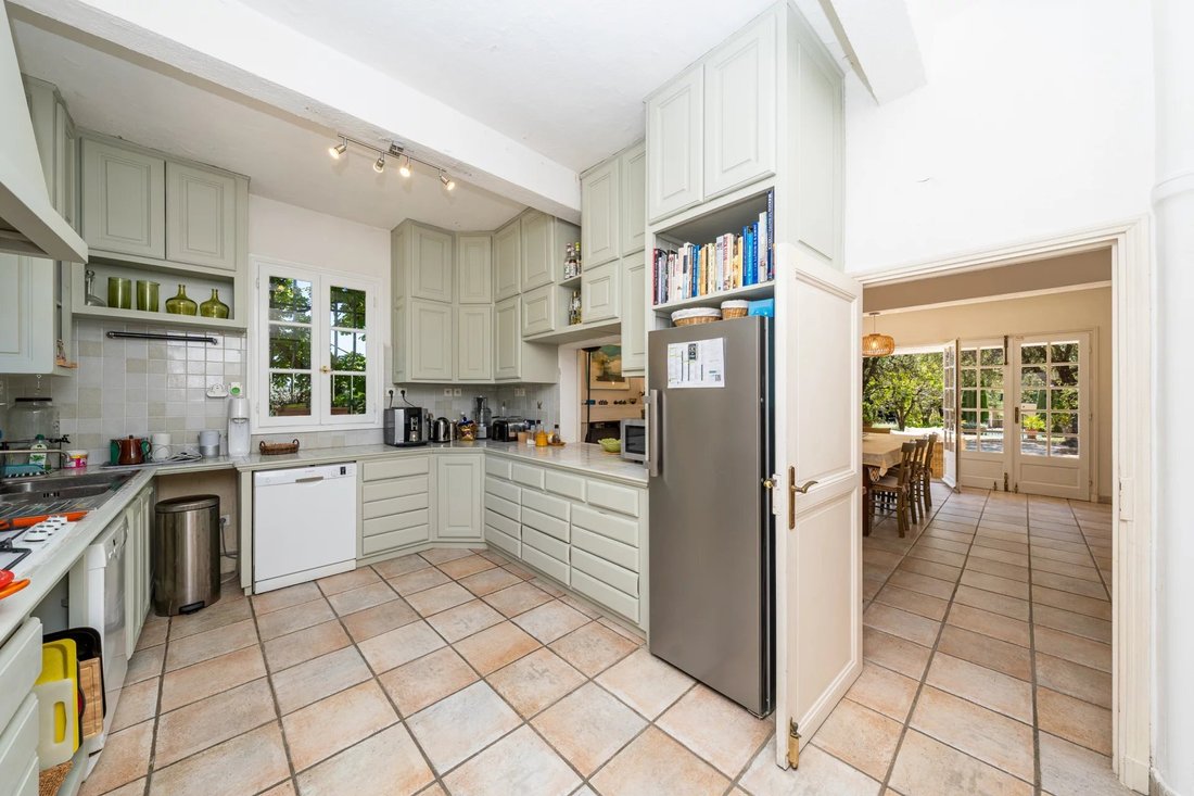 Estate in Opio, Provence-Alpes-Côte d'Azur, France 2 - 12428336