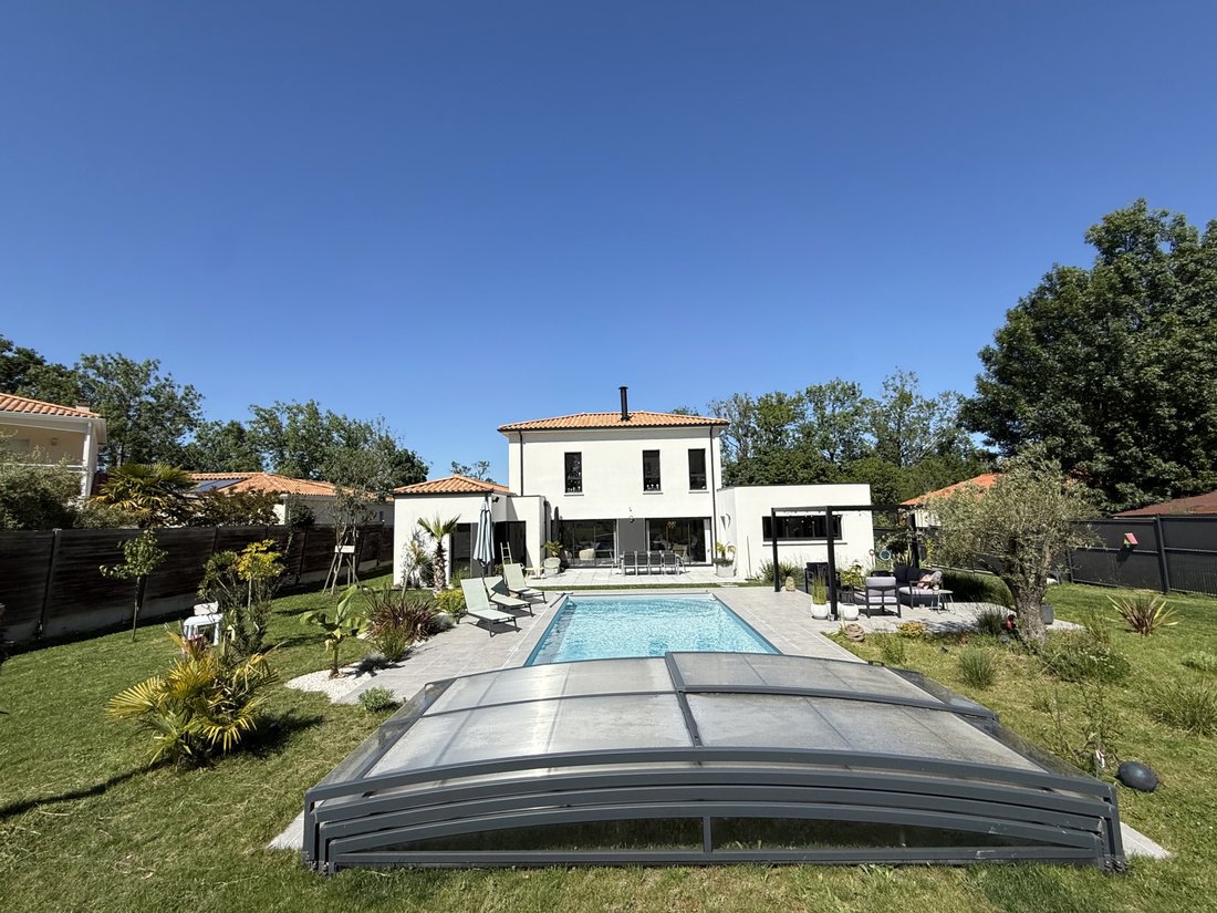 House in Breuillet, Nouvelle-Aquitaine, France 1 - 18008481