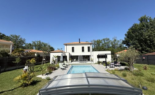 House in Breuillet, Nouvelle-Aquitaine, France 1