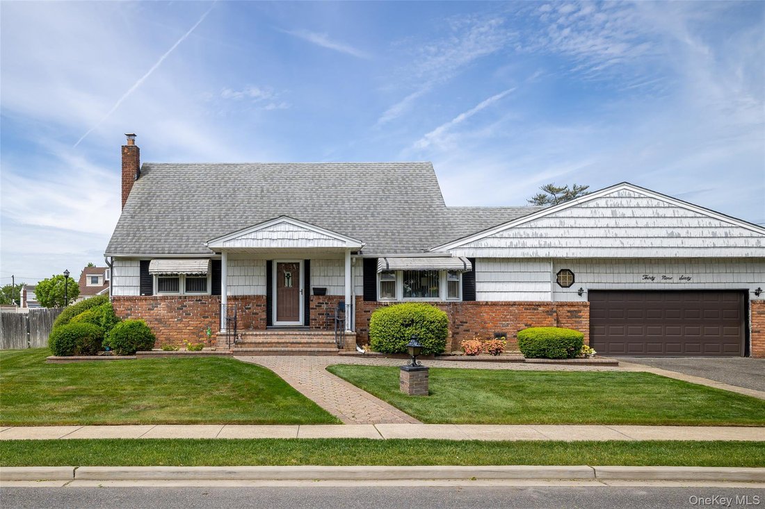 House in Seaford, New York, United States 3 - 18007347