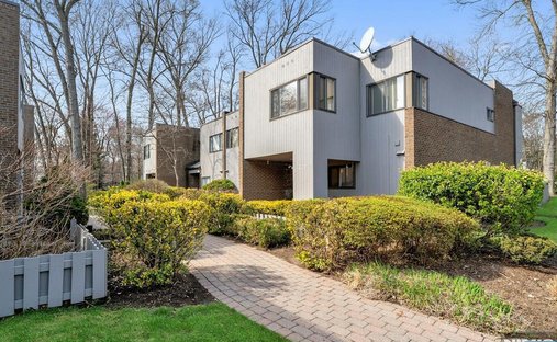 Condo in Township of Washington, New Jersey, United States 1