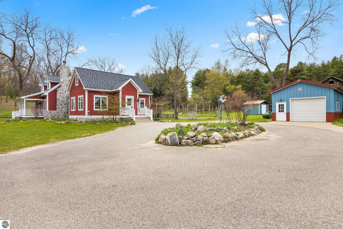 House in Central Lake, Michigan, United States 3 - 18006327
