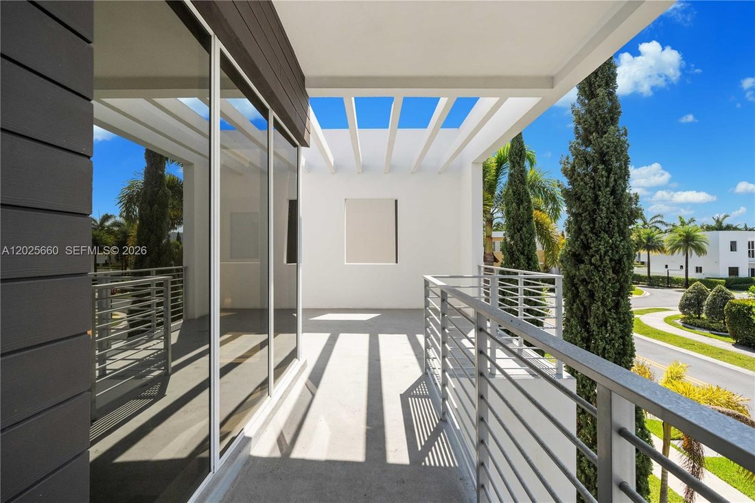 House in Doral, Florida, United States 2 - 18008018