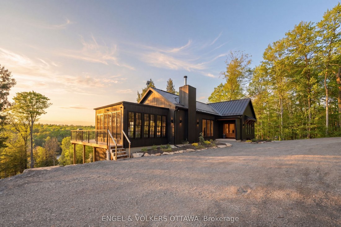 House in Calabogie, Ontario, Canada 2 - 18010280