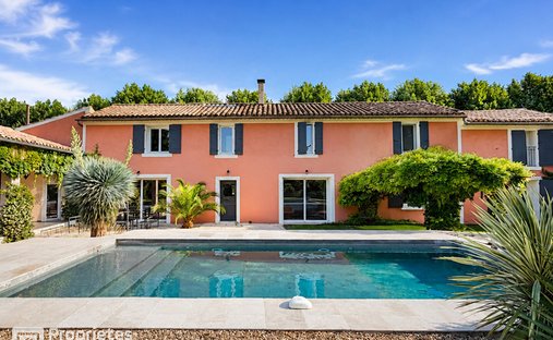 Villa in Orange, Provence-Alpes-Côte d'Azur, France 1