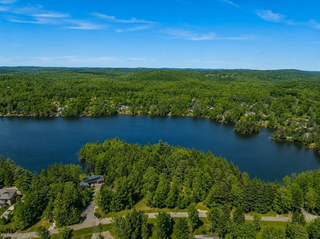 Land in Sainte-Anne-des-Lacs, Quebec, Canada 1 - 17497480