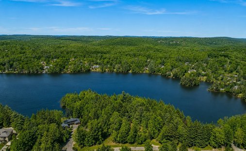 Terreno en Sainte-Anne-des-Lacs, Quebec, Canadá 1
