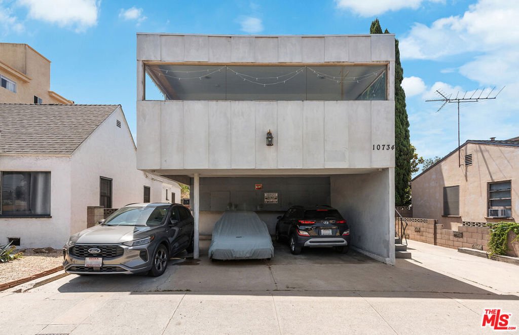 Los Angeles, California, United States 1 - 18008333