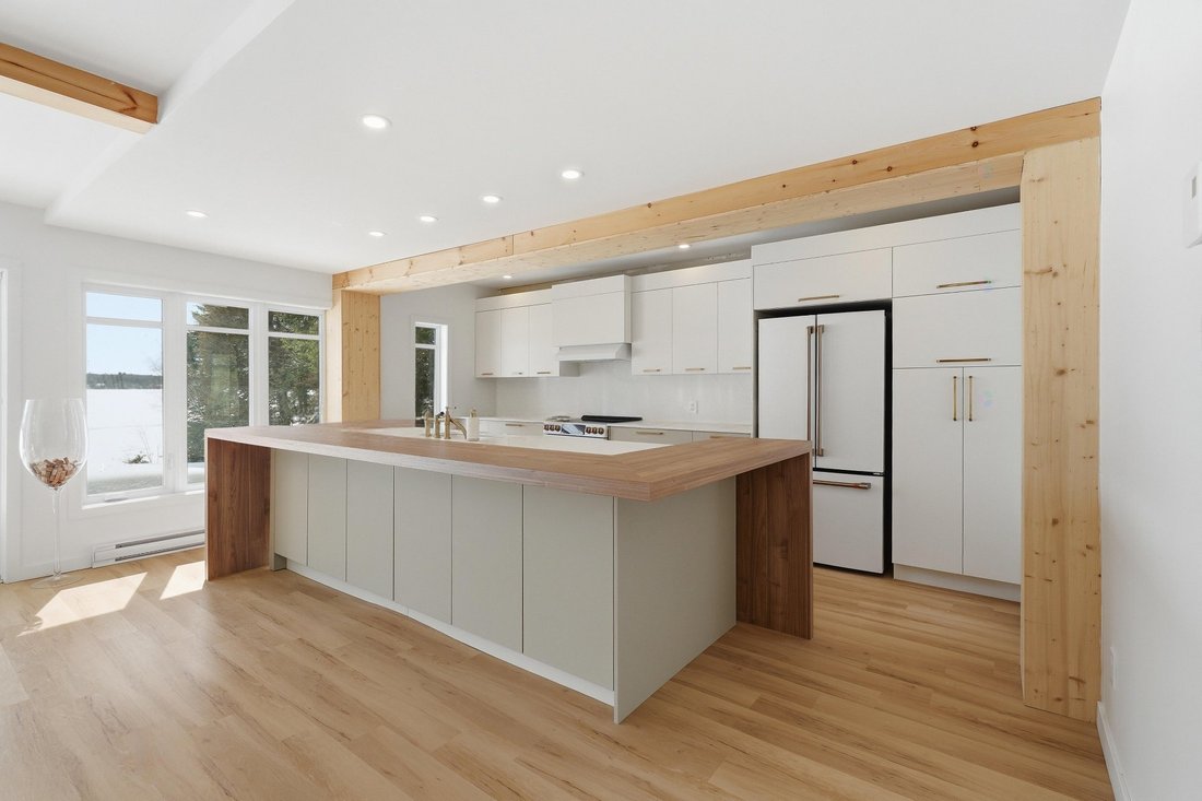 House in Saint-Hippolyte, Quebec, Canada 5 - 18010528