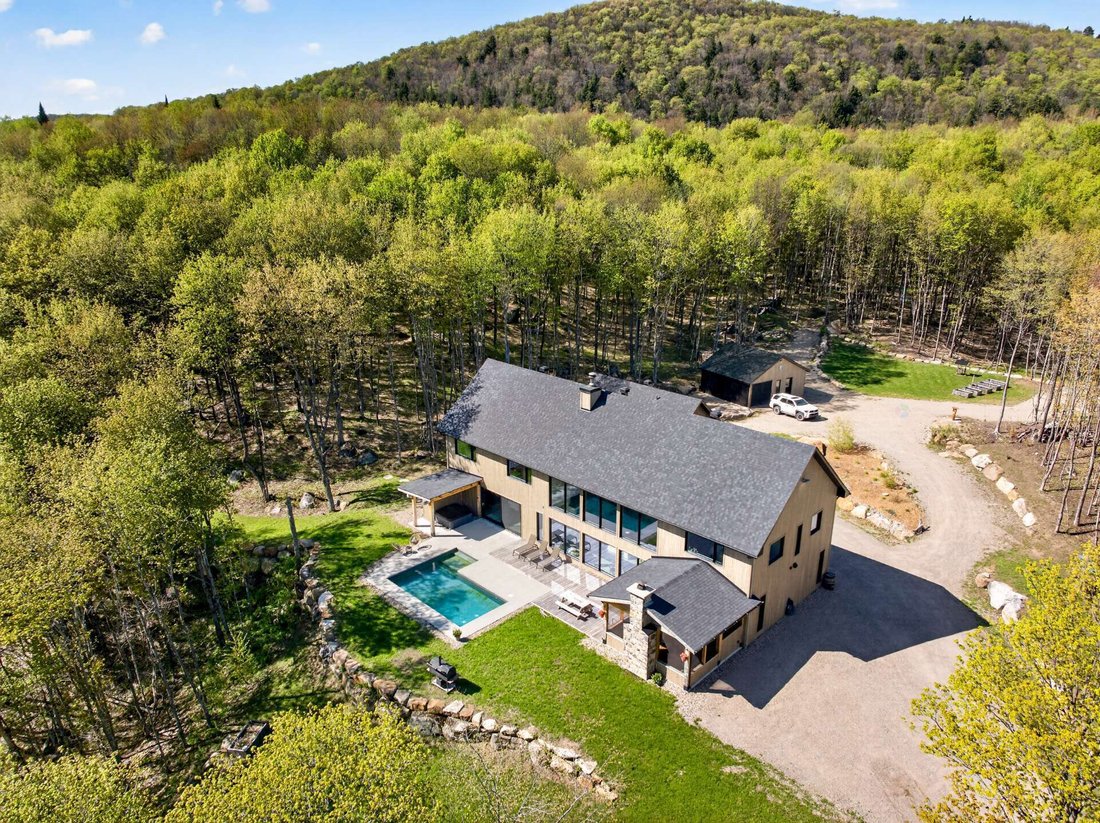 House in Saint-Adolphe-d'Howard, Quebec, Canada 3 - 18010227