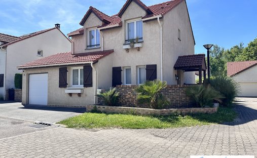 House in La Gravière-Centre Village, Voisins-le-Bretonneux, France 1