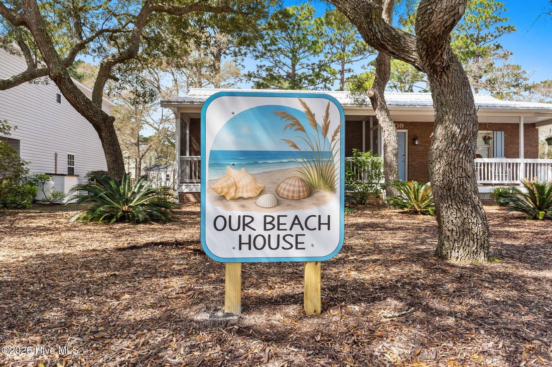 House in Oak Island, North Carolina, United States 5 - 18010339