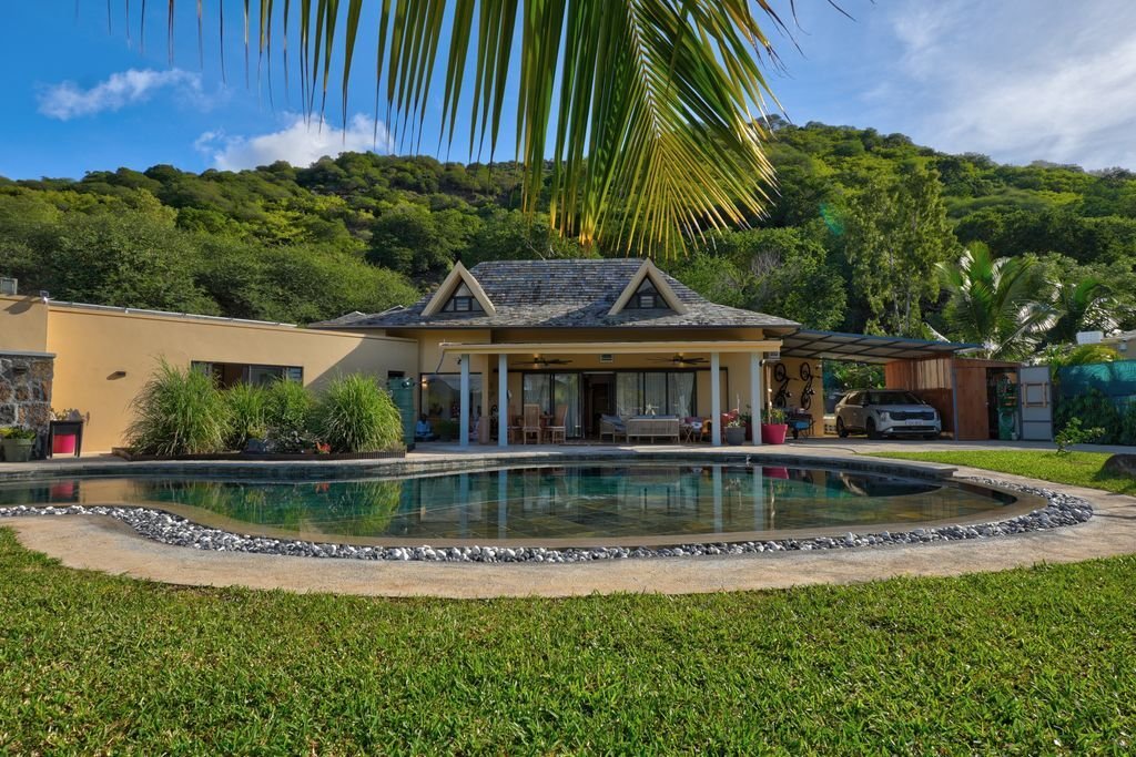 Villa in La Preneuse, Rivière Noire District, Mauritius 2 - 18006443