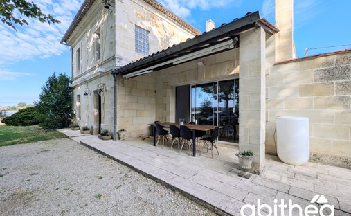 Maison à Saint-Michel-de-Fronsac, Nouvelle-Aquitaine, France 1